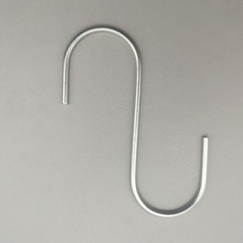 Hak metalowy reklamowy srebrny 68 mm – widok z boku