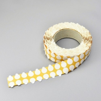 Kółka samoprzylepne dwustronne foliowe 25 mm przezroczyste na rolce, widok z góry, częściowo rozwinięta rolka, 5000 szt.