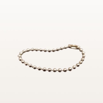 Srebrny łańcuszek kulkowy metalowy niklowany 2,4 mm 100 mm – widok boczny, pod kątem