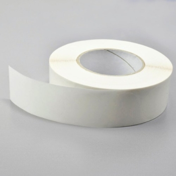 Plomby samoprzylepne na rolce – przezroczyste kółka, zdjęcie pod kątem