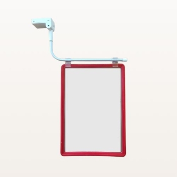 Uchwyt wysięgnik magnetyczny z czerwoną ramką plakatową A4, widok boczny, długość 250 mm, ramię podniesione