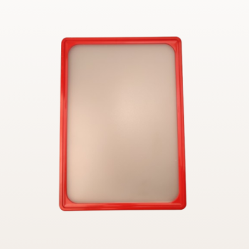 Ramka plakatowa A4 czerwona, widok z przodu