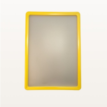 Ramka plakatowa A4 żółta, z kieszenią U - widok z przodu