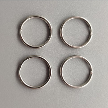 Kółka metalowe do breloków 15 mm srebrne – widok z góry, widoczne 4 szt