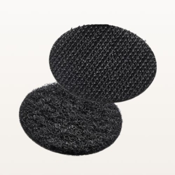 Rzep samoprzylepny okrągły 16 mm czarny – komplet haczyk i pętelka, widok pod kątem