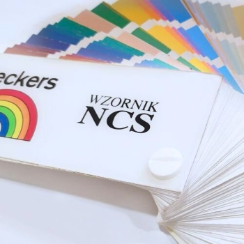 Śruba plastikowa 20 mm – wzornik spięty śrubą, zdjęcie poglądowe