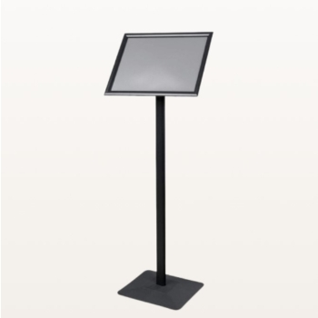 Stojak informacyjny A4 OWZ czarny, wolnostojący, 100 cm, widok z boku, ramka ustawiona w poziomie