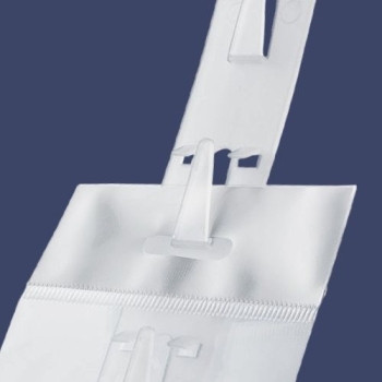 Strip reklamowy z haczykami – zawieszona kieszeń jako przykład zastosowania do ekspozycji materiałów reklamowych