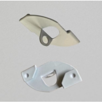 Uchwyt metalowy do sufitów podwieszanych, 37x29 mm, biały – widok z boku, pod kątem