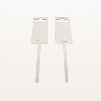 Zawieszka cenowa z opaską zaciskową 150 mm biała – widok pod kątem